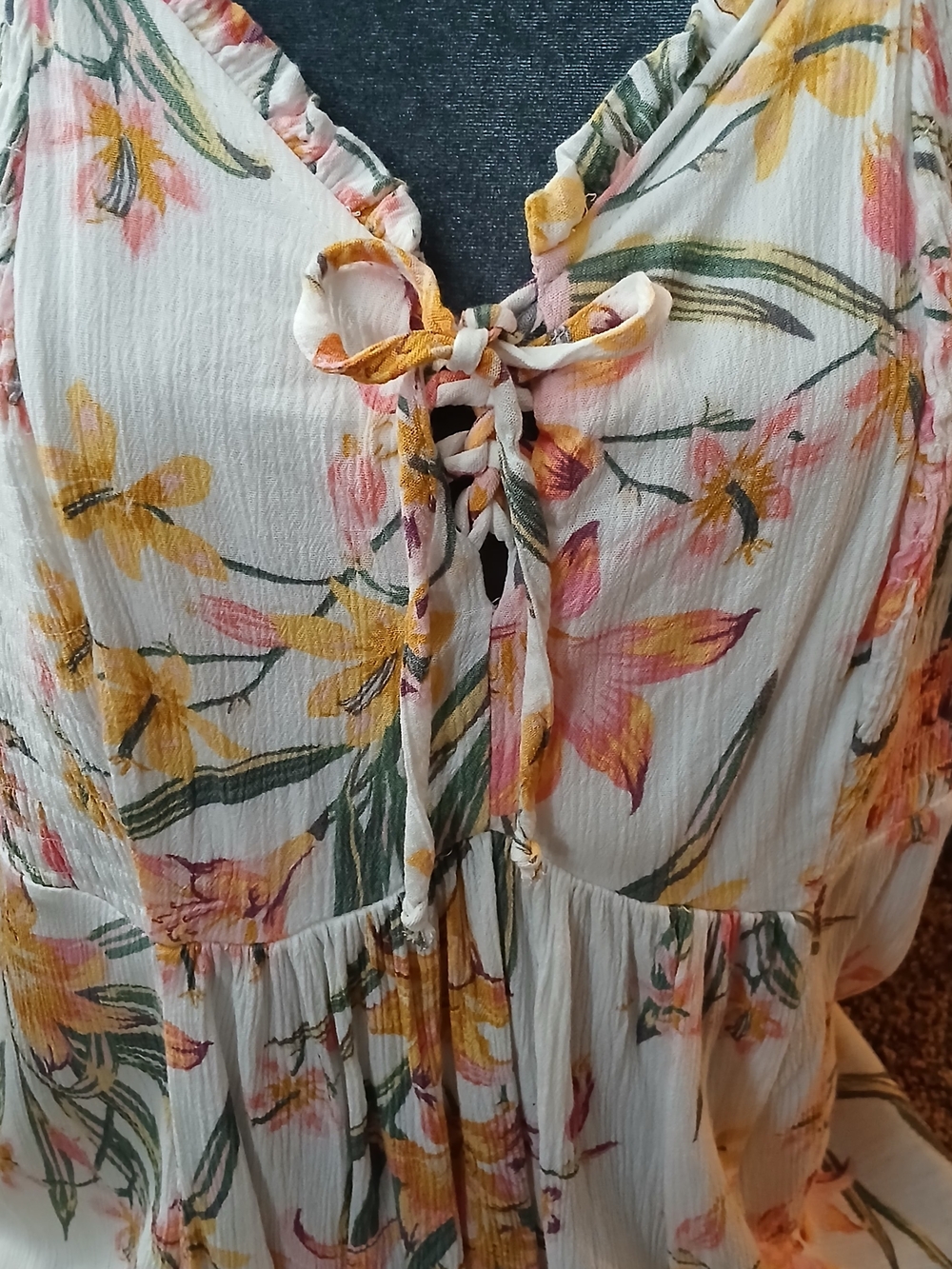 torrid White Floral Lace-Up V-Neck Tunic with Yellow & Pink Flowers - Picture 3 of 4